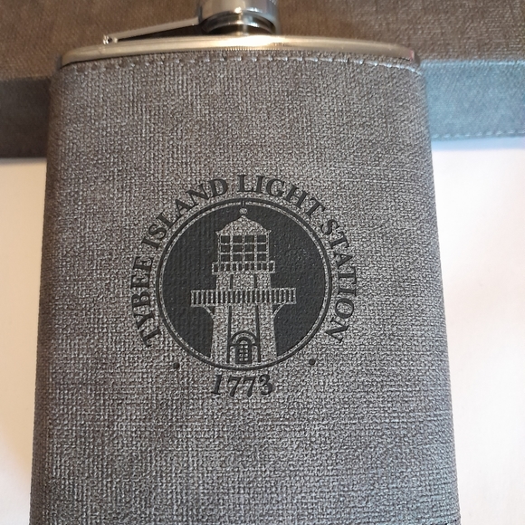 TYBEE ISLAND LIGHT STATION 1773 LIQUOR HIP FLASK AND SHOT GLASSES STAINLESS 8oz - Picture 5 of 7